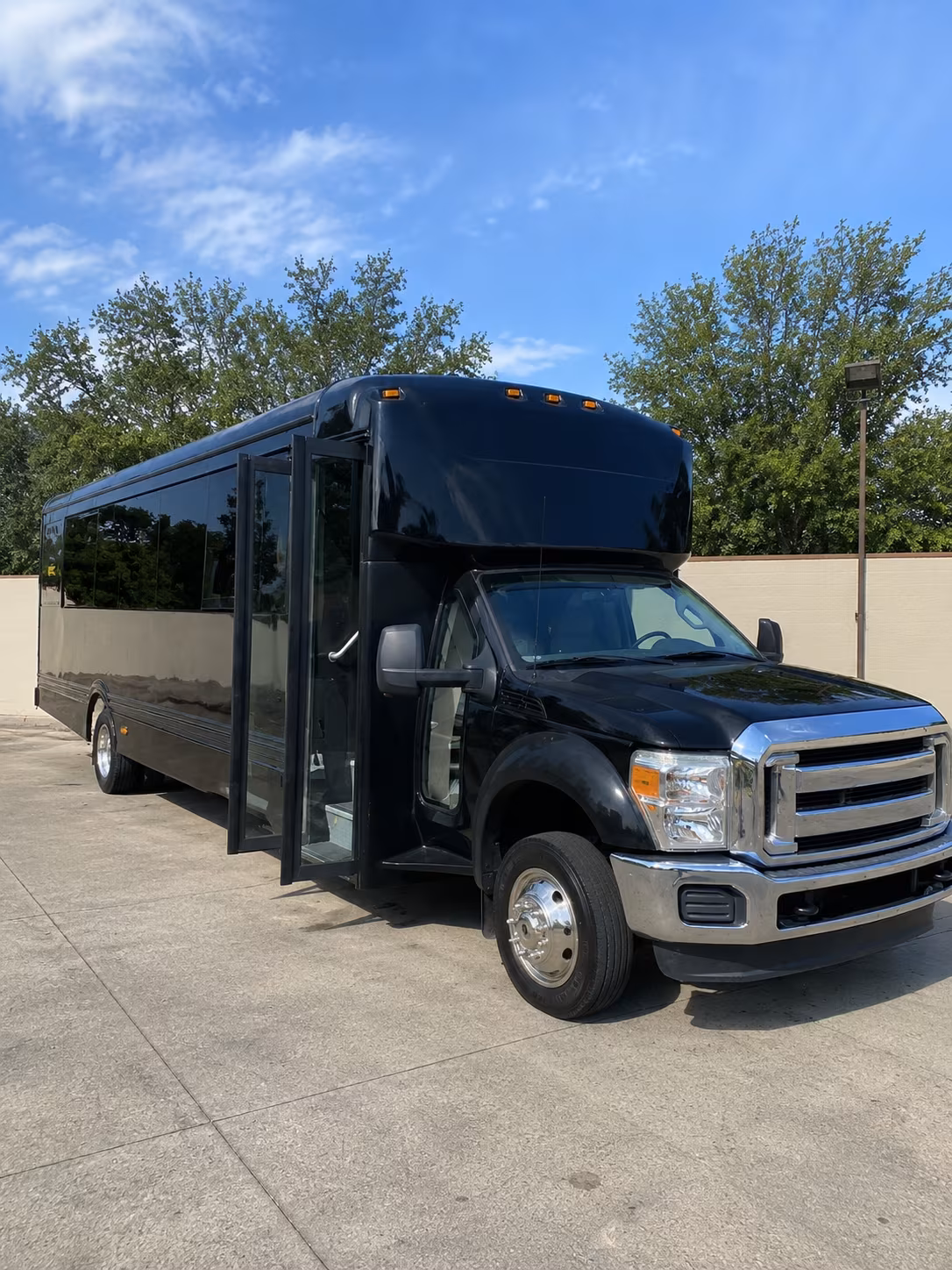 colorado springs 20 passenger party bus