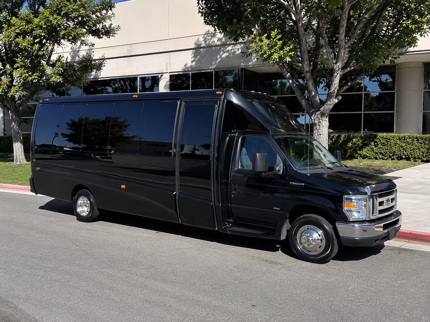 party buses for wine tours along the pikes peak wine trail
